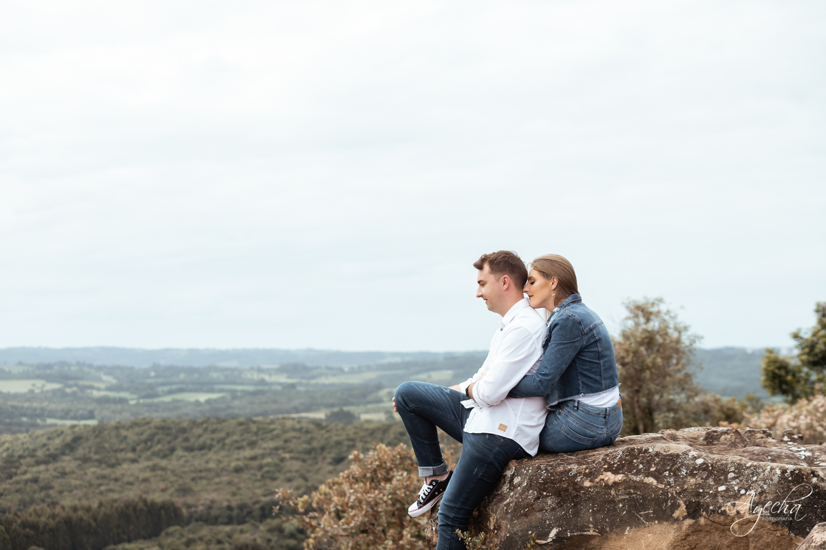 Ensaio pre wedding; ensaio de casal; ensaios curitiba; fotografos de casamento; fotografia de casamento; vestido para ensaio fotográfico; recanto das pedras fotos; fotografos curitiba; melhores fotografos de casamento curitiba; top 10 fotografos; 