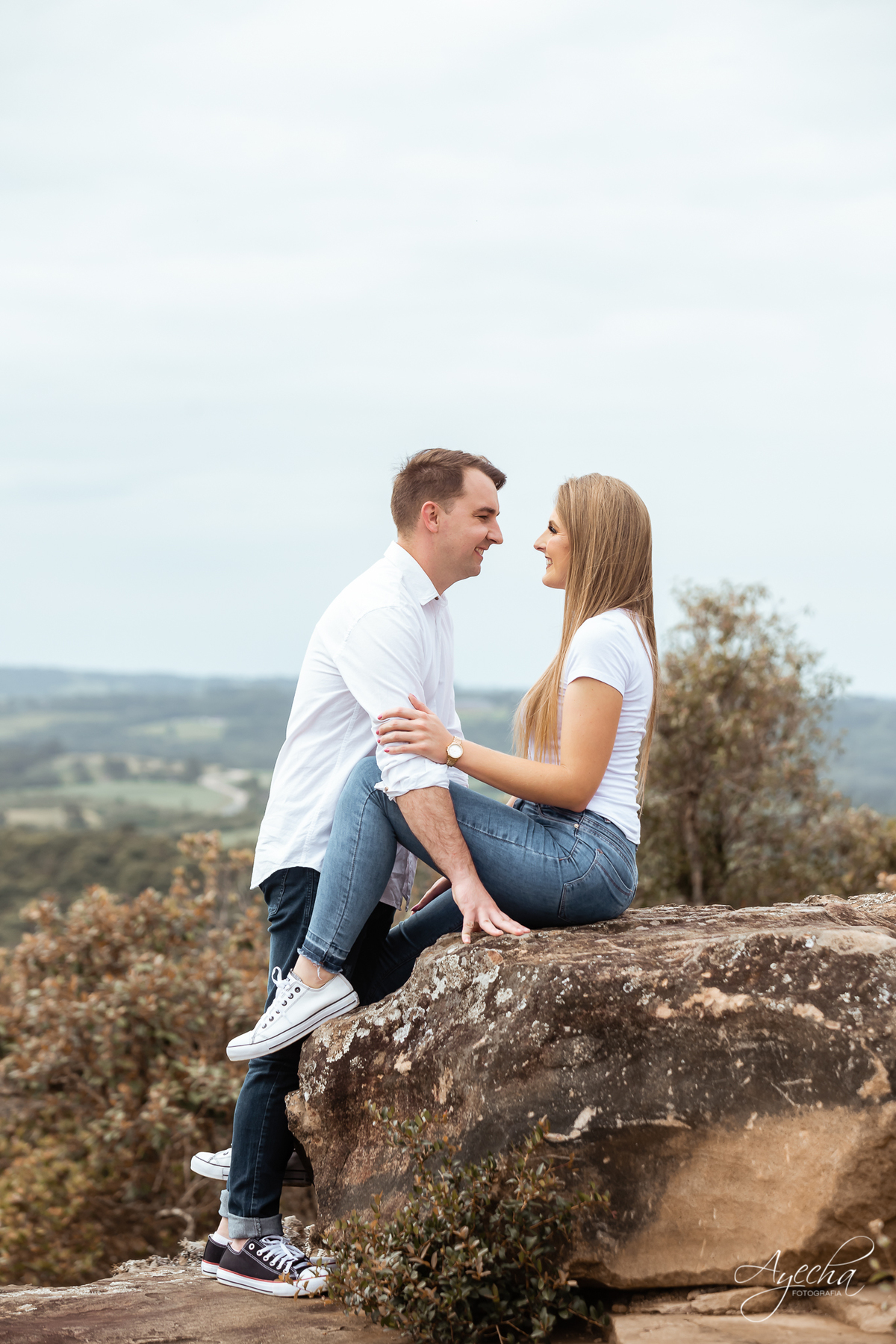 Ensaio pre wedding; ensaio de casal; ensaios curitiba; fotografos de casamento; fotografia de casamento; vestido para ensaio fotográfico; recanto das pedras fotos; fotografos curitiba; melhores fotografos de casamento curitiba; top 10 fotografos; 