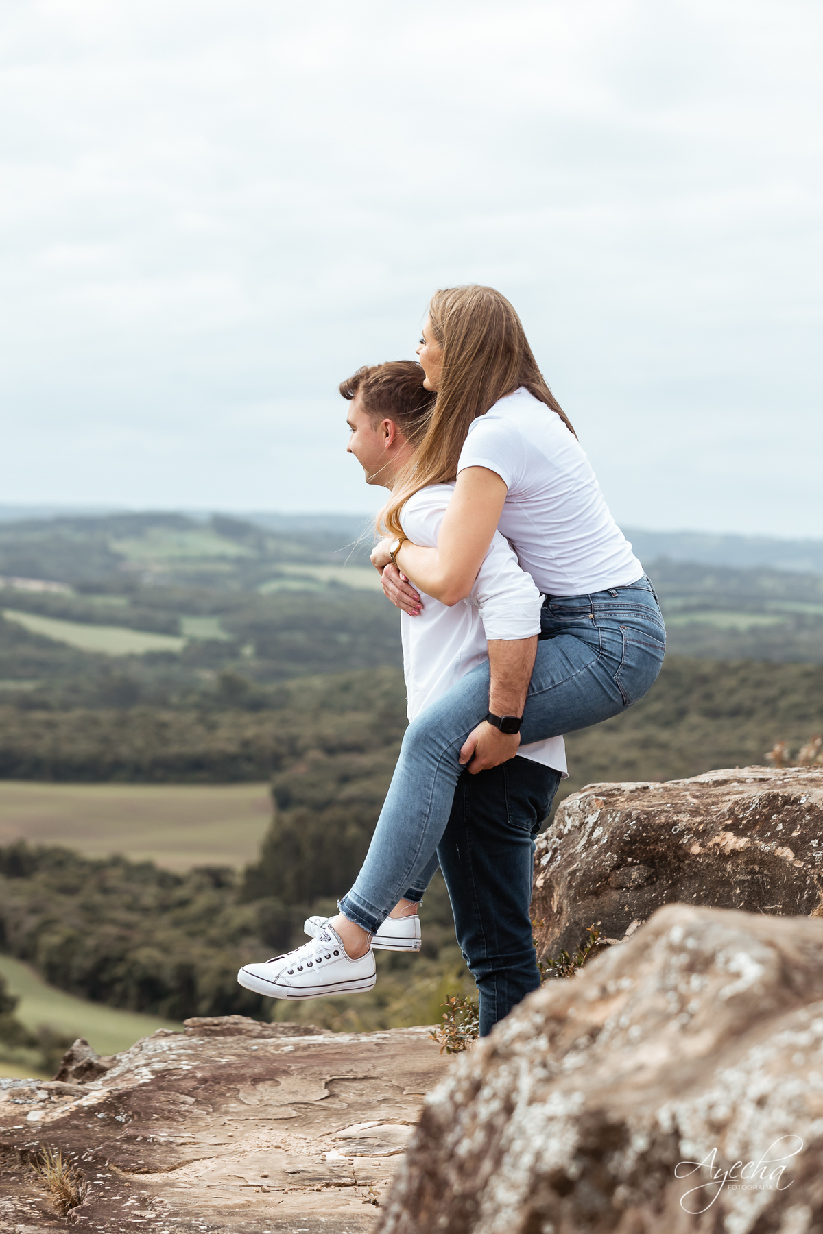 Ensaio pre wedding; ensaio de casal; ensaios curitiba; fotografos de casamento; fotografia de casamento; vestido para ensaio fotográfico; recanto das pedras fotos; fotografos curitiba; melhores fotografos de casamento curitiba; top 10 fotografos; 