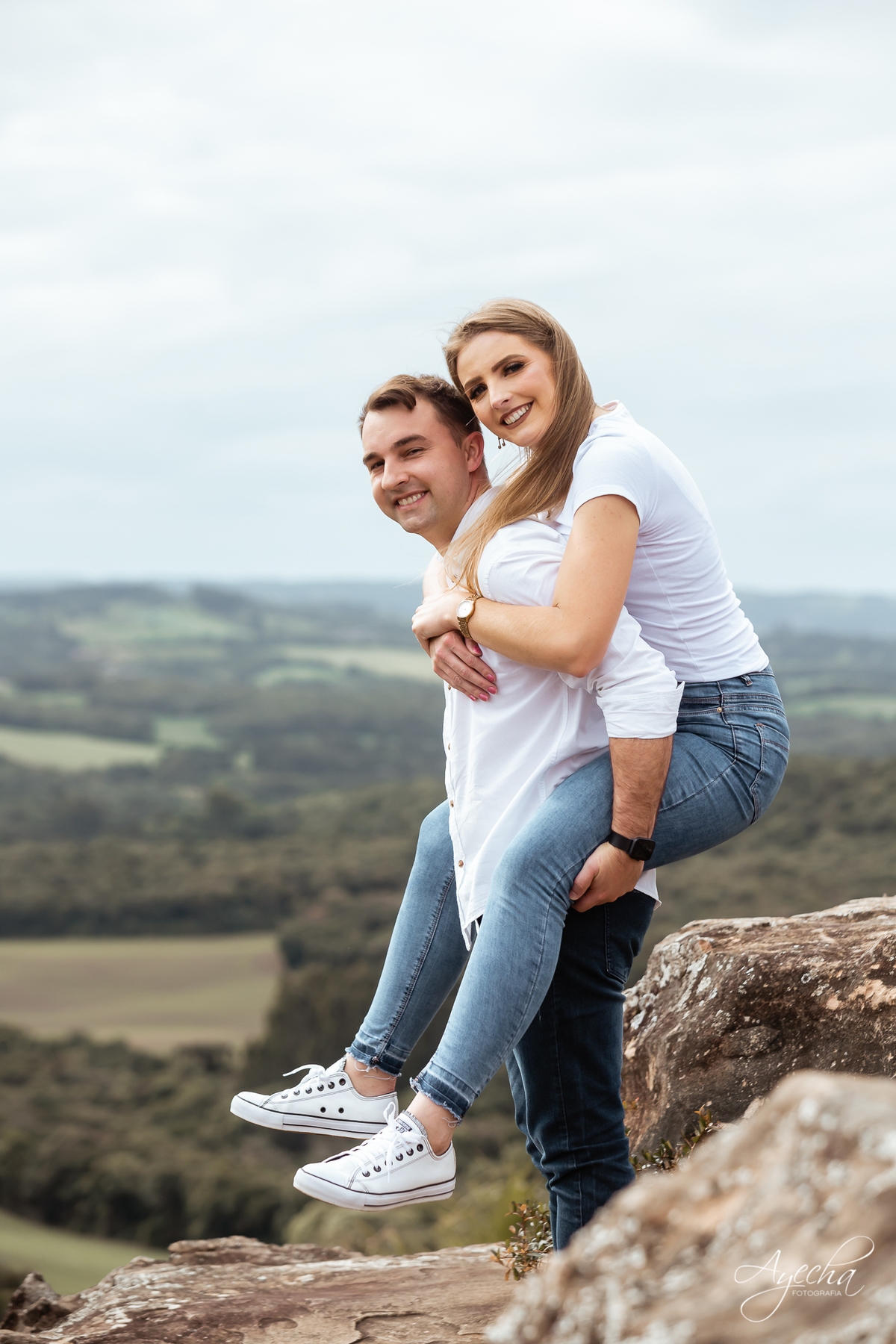 Ensaio pre wedding; ensaio de casal; ensaios curitiba; fotografos de casamento; fotografia de casamento; vestido para ensaio fotográfico; recanto das pedras fotos; fotografos curitiba; melhores fotografos de casamento curitiba; top 10 fotografos; 