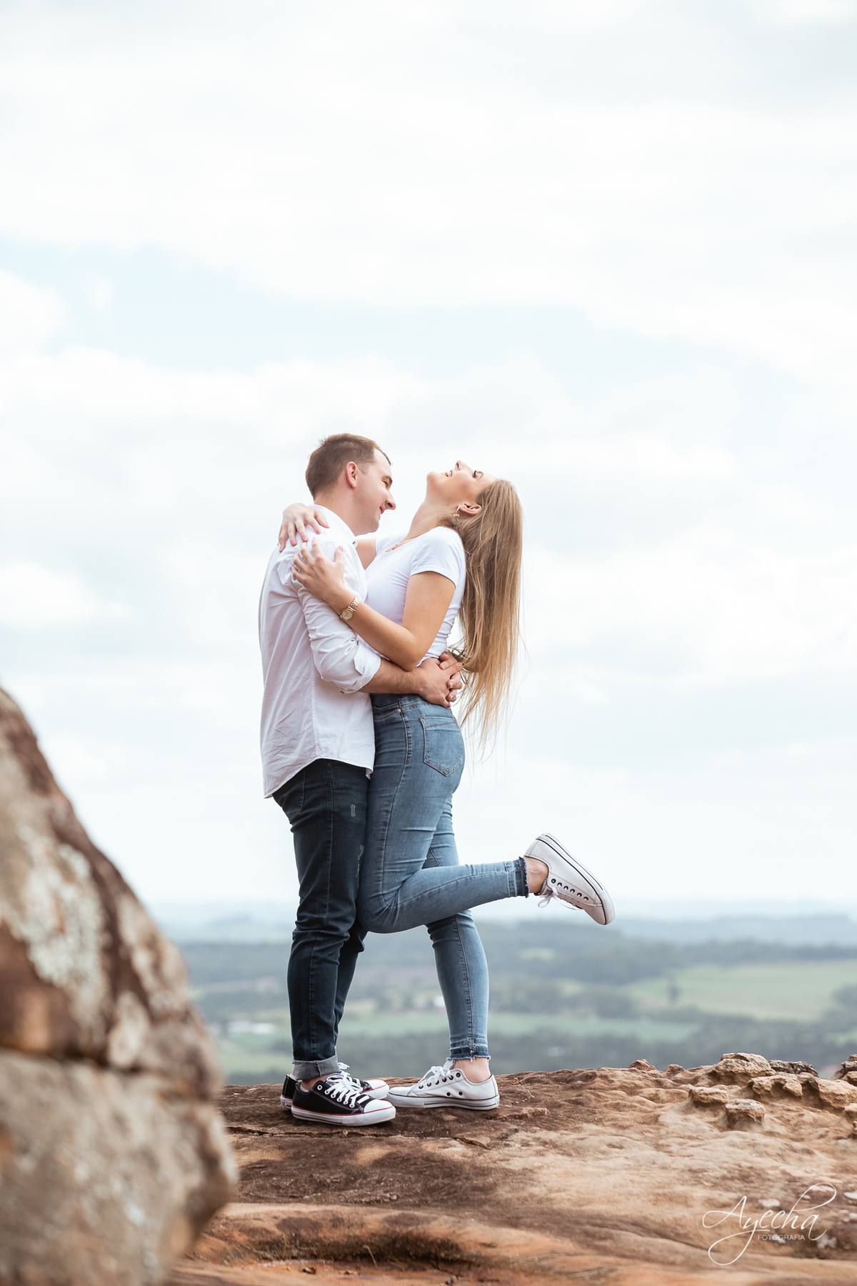 Ensaio pre wedding; ensaio de casal; ensaios curitiba; fotografos de casamento; fotografia de casamento; vestido para ensaio fotográfico; recanto das pedras fotos; fotografos curitiba; melhores fotografos de casamento curitiba; top 10 fotografos; 