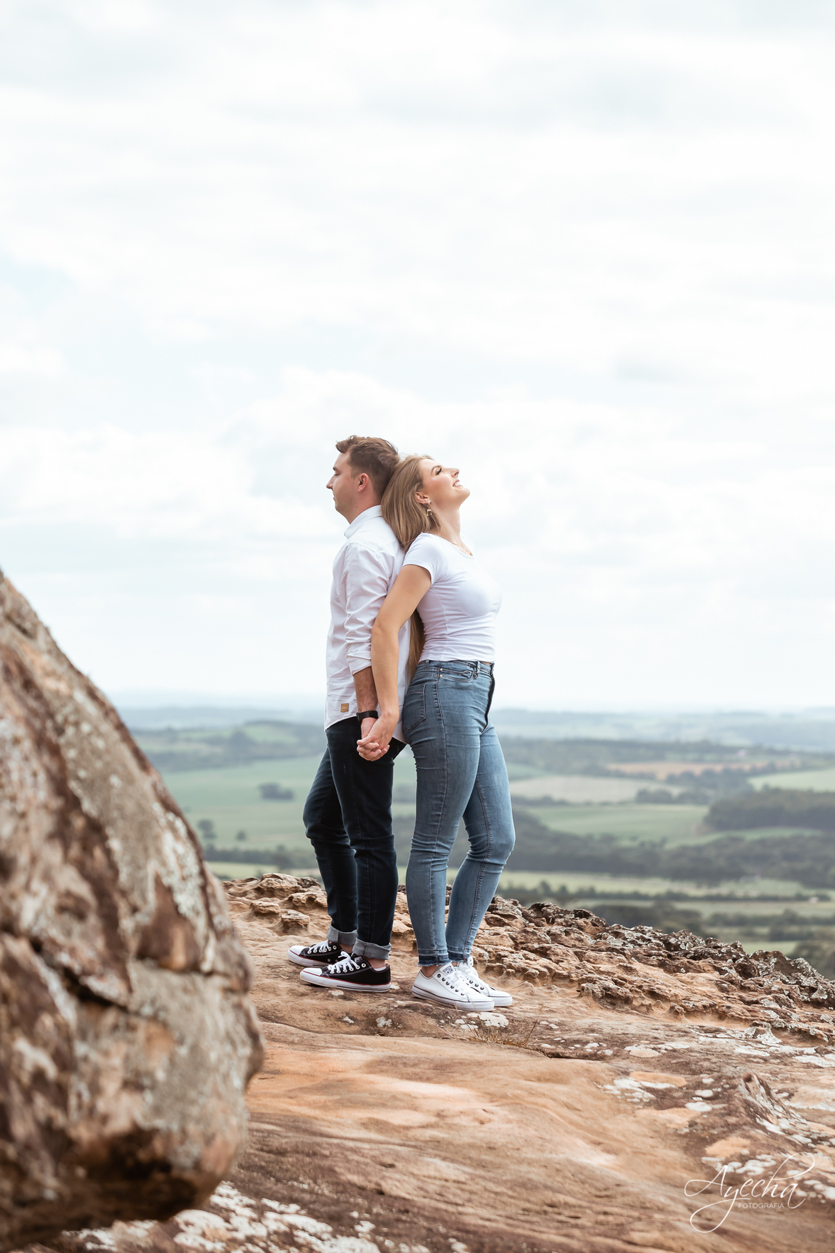 Ensaio pre wedding; ensaio de casal; ensaios curitiba; fotografos de casamento; fotografia de casamento; vestido para ensaio fotográfico; recanto das pedras fotos; fotografos curitiba; melhores fotografos de casamento curitiba; top 10 fotografos; 