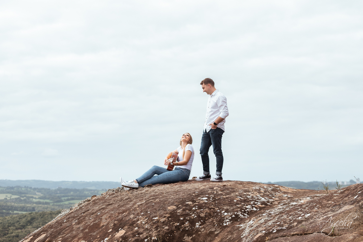 Ensaio pre wedding; ensaio de casal; ensaios curitiba; fotografos de casamento; fotografia de casamento; vestido para ensaio fotográfico; recanto das pedras fotos; fotografos curitiba; melhores fotografos de casamento curitiba; top 10 fotografos; 