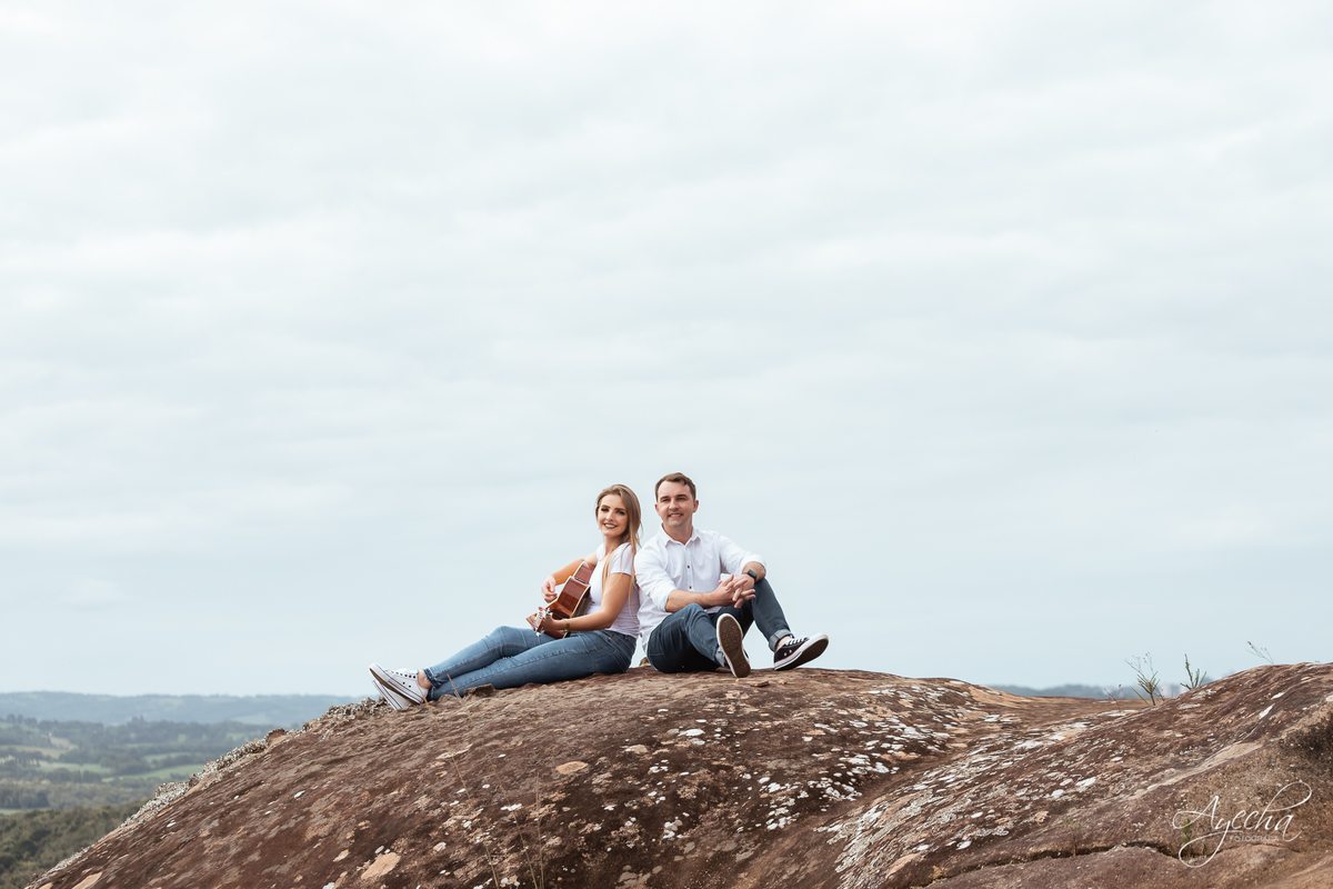 Ensaio pre wedding; ensaio de casal; ensaios curitiba; fotografos de casamento; fotografia de casamento; vestido para ensaio fotográfico; recanto das pedras fotos; fotografos curitiba; melhores fotografos de casamento curitiba; top 10 fotografos; 