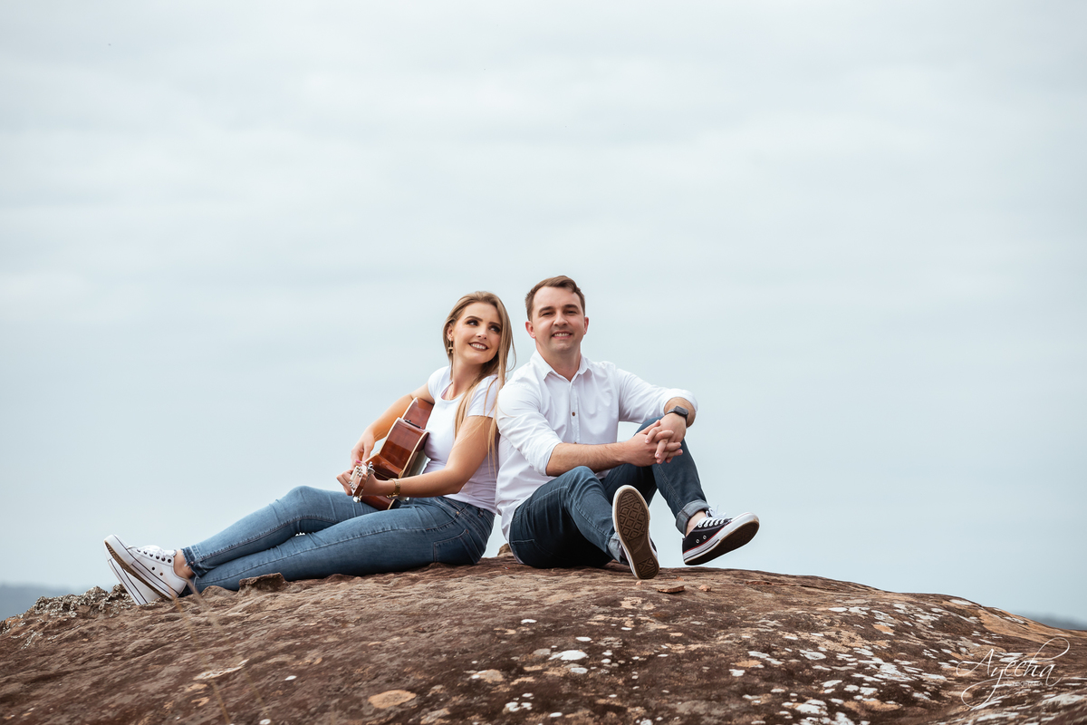 Ensaio pre wedding; ensaio de casal; ensaios curitiba; fotografos de casamento; fotografia de casamento; vestido para ensaio fotográfico; recanto das pedras fotos; fotografos curitiba; melhores fotografos de casamento curitiba; top 10 fotografos; 