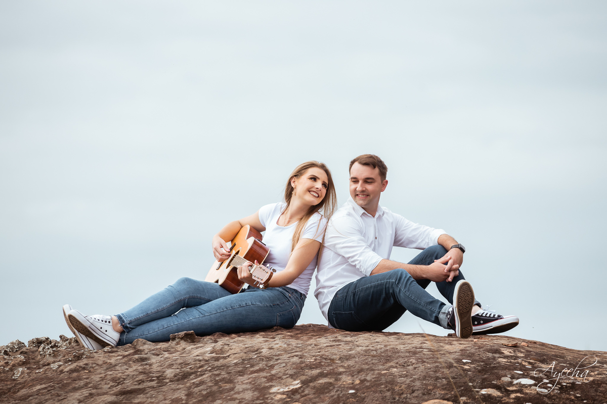 Ensaio pre wedding; ensaio de casal; ensaios curitiba; fotografos de casamento; fotografia de casamento; vestido para ensaio fotográfico; recanto das pedras fotos; fotografos curitiba; melhores fotografos de casamento curitiba; top 10 fotografos; 