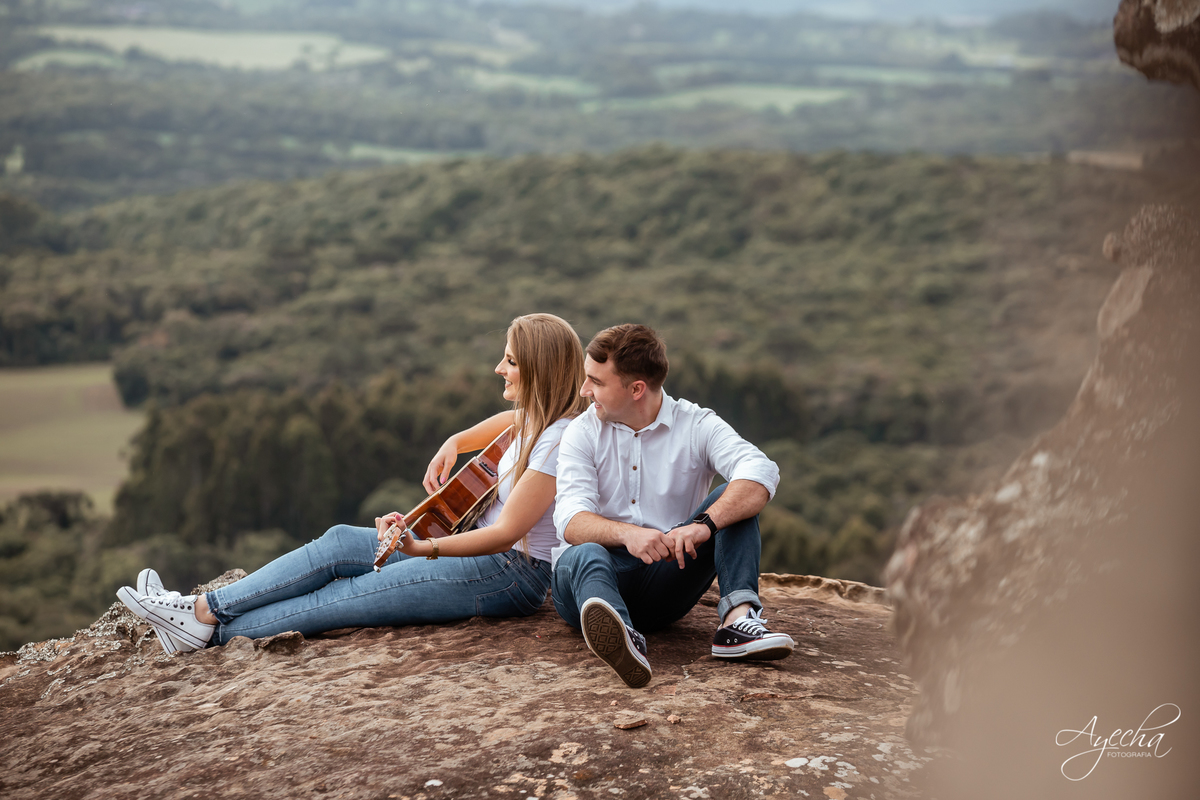 Ensaio pre wedding; ensaio de casal; ensaios curitiba; fotografos de casamento; fotografia de casamento; vestido para ensaio fotográfico; recanto das pedras fotos; fotografos curitiba; melhores fotografos de casamento curitiba; top 10 fotografos; 