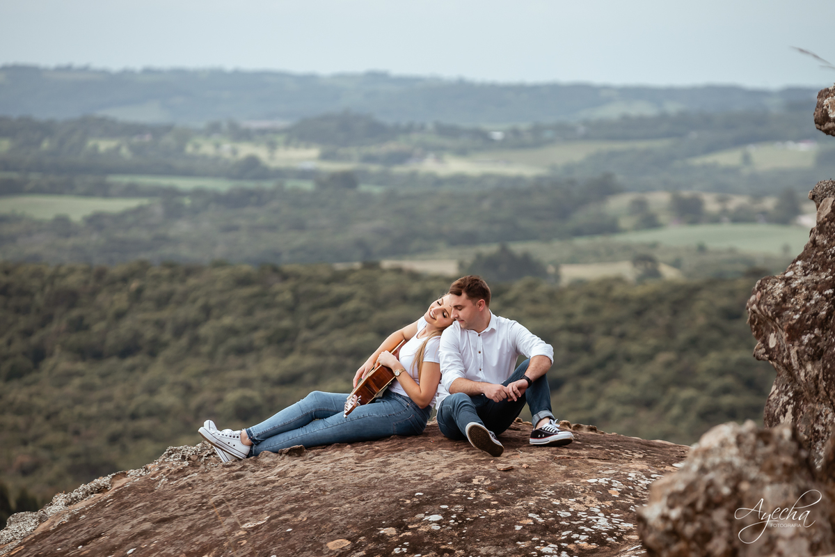 Ensaio pre wedding; ensaio de casal; ensaios curitiba; fotografos de casamento; fotografia de casamento; vestido para ensaio fotográfico; recanto das pedras fotos; fotografos curitiba; melhores fotografos de casamento curitiba; top 10 fotografos; 