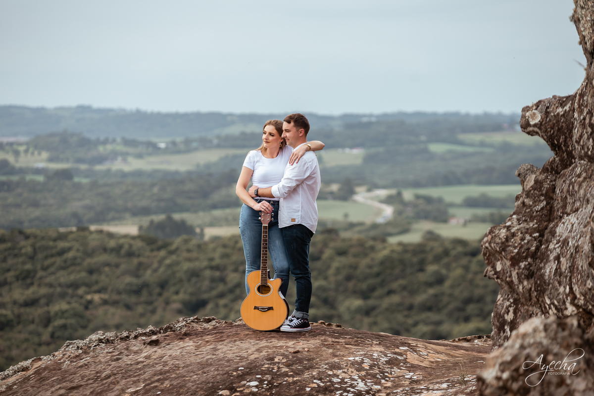 Ensaio pre wedding; ensaio de casal; ensaios curitiba; fotografos de casamento; fotografia de casamento; vestido para ensaio fotográfico; recanto das pedras fotos; fotografos curitiba; melhores fotografos de casamento curitiba; top 10 fotografos; 