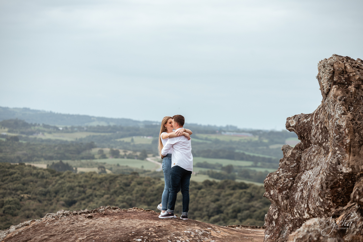 Ensaio pre wedding; ensaio de casal; ensaios curitiba; fotografos de casamento; fotografia de casamento; vestido para ensaio fotográfico; recanto das pedras fotos; fotografos curitiba; melhores fotografos de casamento curitiba; top 10 fotografos; 