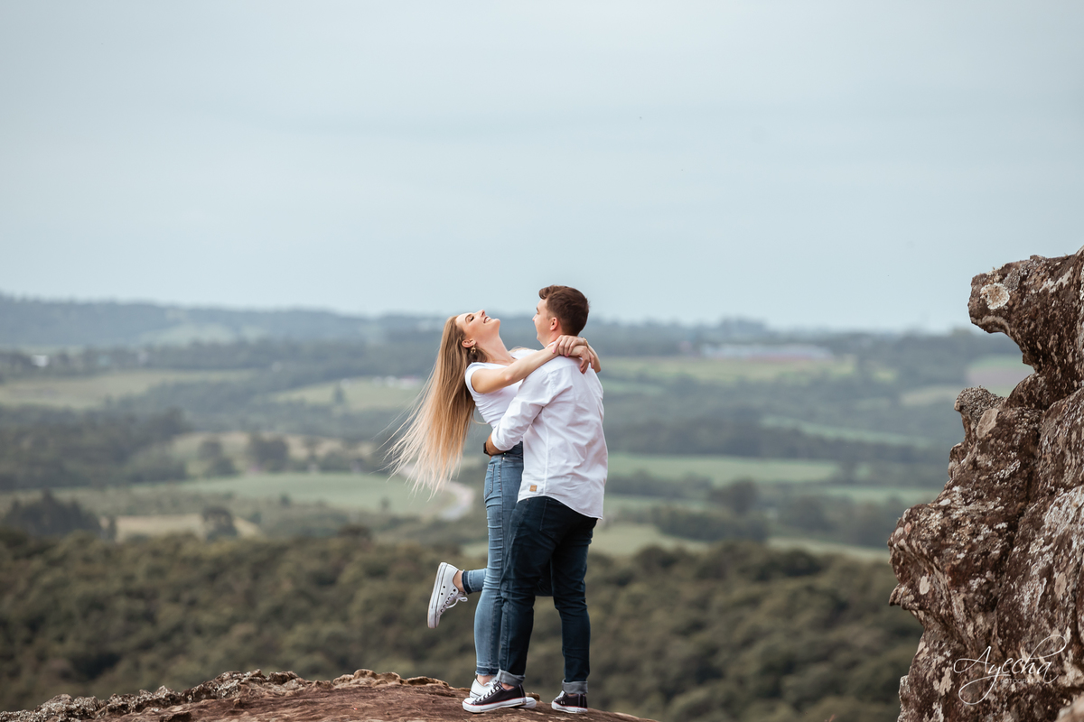 Ensaio pre wedding; ensaio de casal; ensaios curitiba; fotografos de casamento; fotografia de casamento; vestido para ensaio fotográfico; recanto das pedras fotos; fotografos curitiba; melhores fotografos de casamento curitiba; top 10 fotografos; 