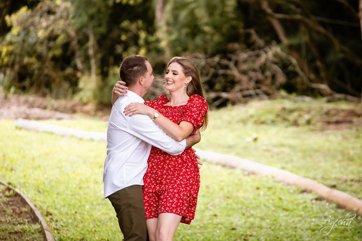 Ensaio pre wedding; ensaio de casal; ensaios curitiba; fotografos de casamento; fotografia de casamento; vestido para ensaio fotográfico; recanto das pedras fotos; fotografos curitiba; melhores fotografos de casamento curitiba; top 10 fotografos; 