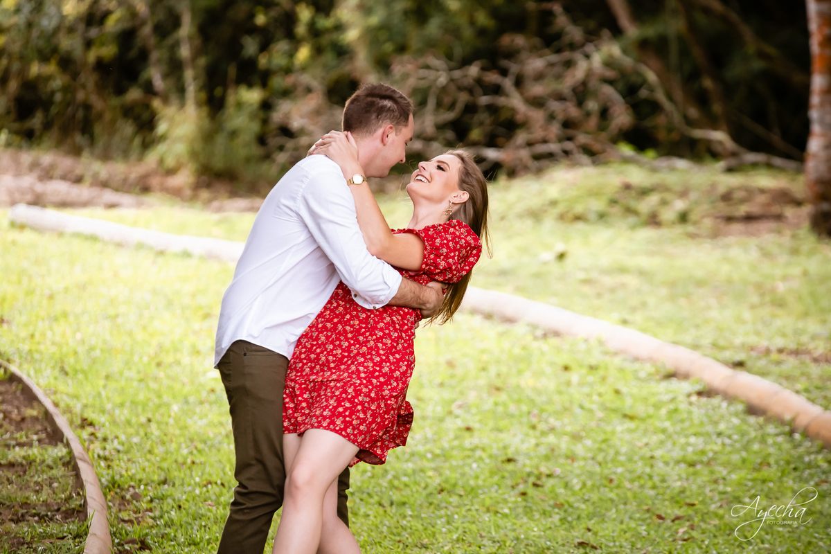 Ensaio pre wedding; ensaio de casal; ensaios curitiba; fotografos de casamento; fotografia de casamento; vestido para ensaio fotográfico; recanto das pedras fotos; fotografos curitiba; melhores fotografos de casamento curitiba; top 10 fotografos; 