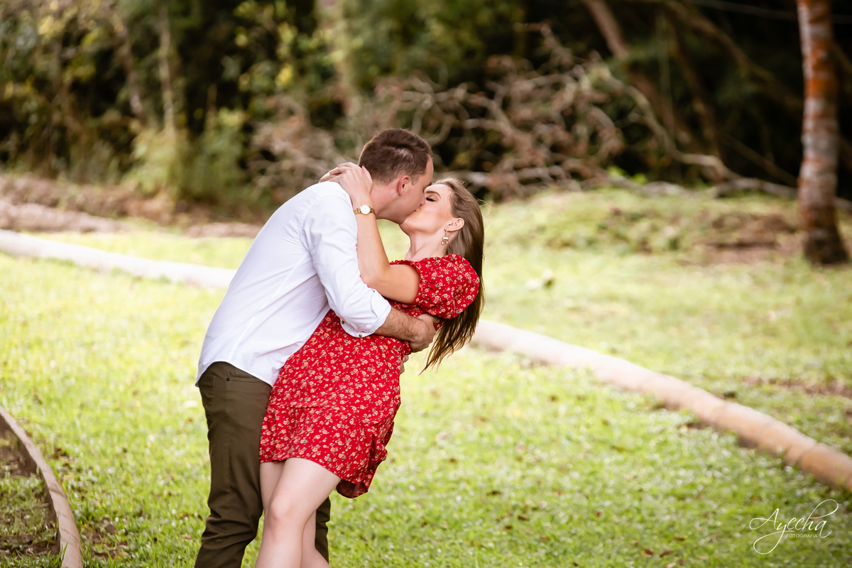 Ensaio pre wedding; ensaio de casal; ensaios curitiba; fotografos de casamento; fotografia de casamento; vestido para ensaio fotográfico; recanto das pedras fotos; fotografos curitiba; melhores fotografos de casamento curitiba; top 10 fotografos; 