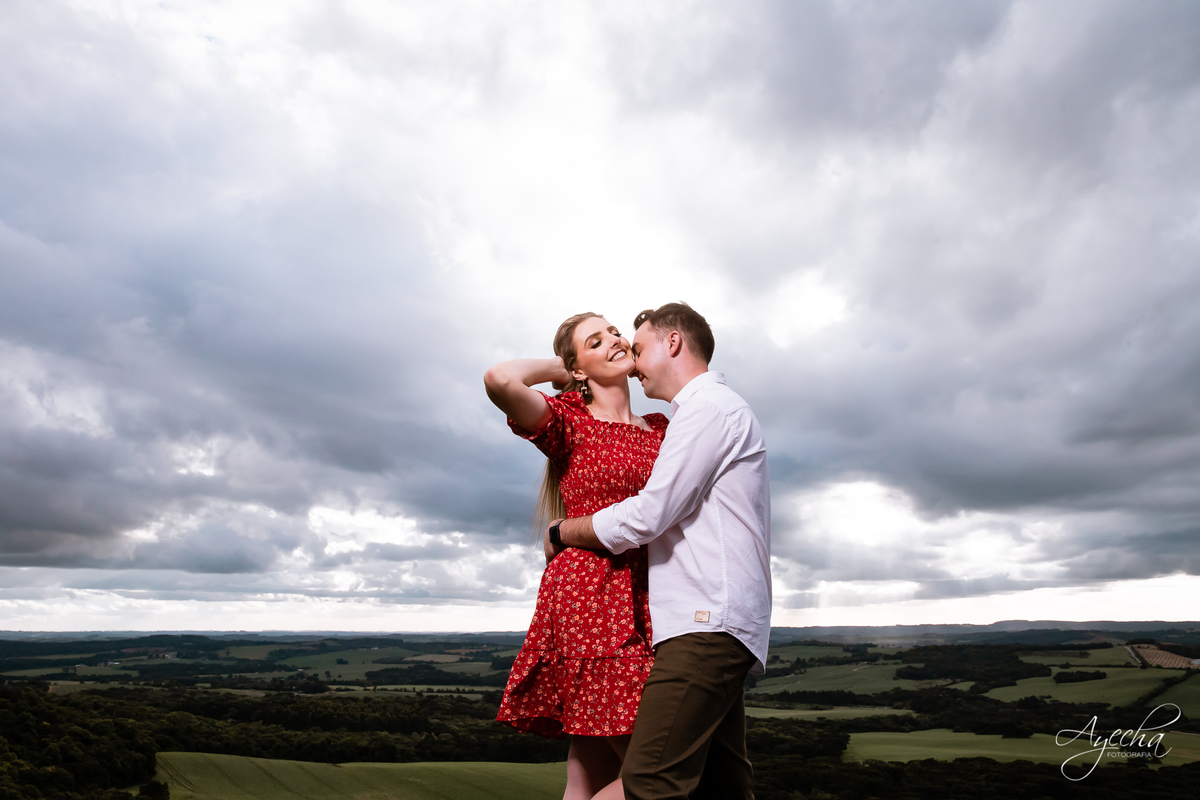 Ensaio pre wedding; ensaio de casal; ensaios curitiba; fotografos de casamento; fotografia de casamento; vestido para ensaio fotográfico; recanto das pedras fotos; fotografos curitiba; melhores fotografos de casamento curitiba; top 10 fotografos; 