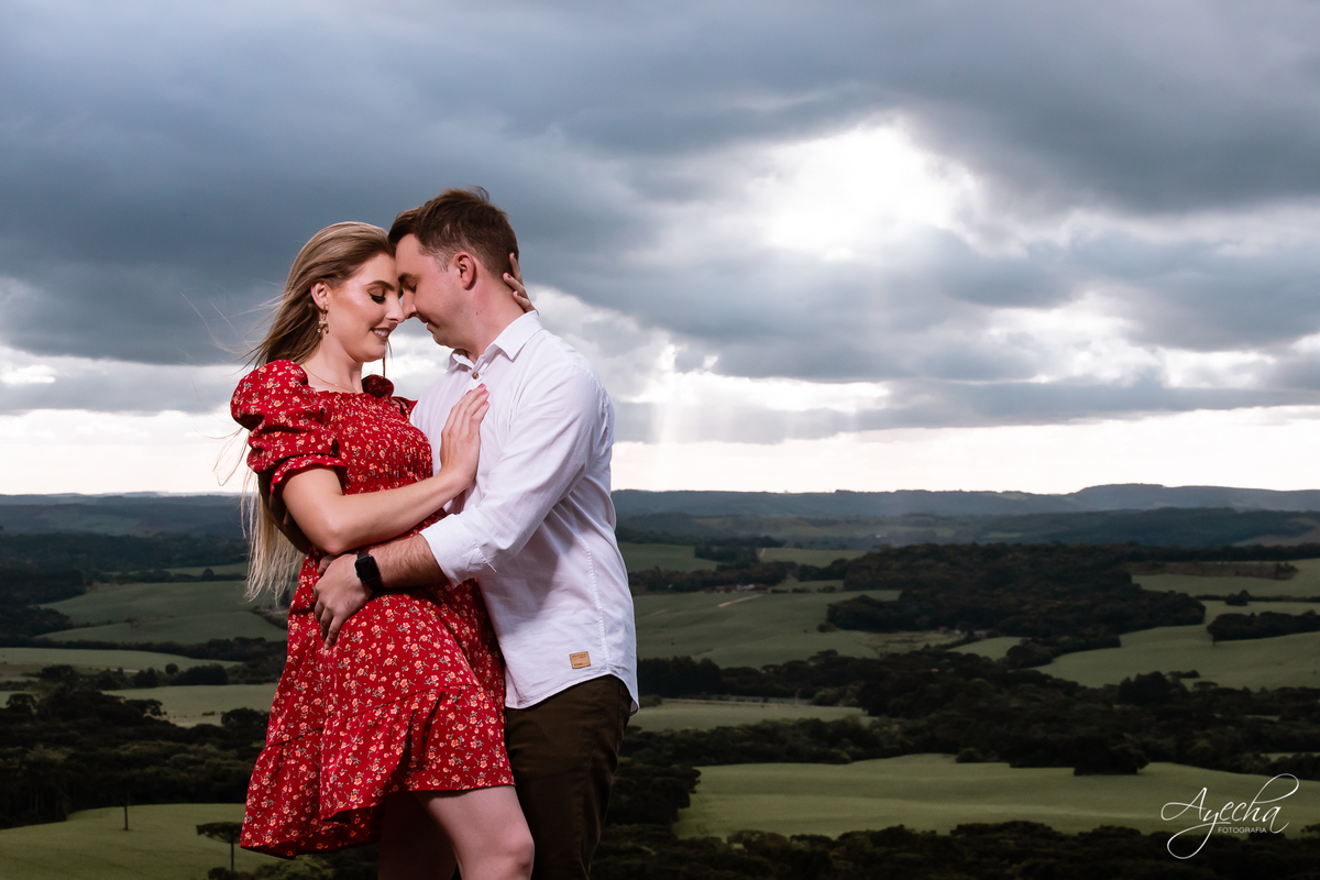 Ensaio pre wedding; ensaio de casal; ensaios curitiba; fotografos de casamento; fotografia de casamento; vestido para ensaio fotográfico; recanto das pedras fotos; fotografos curitiba; melhores fotografos de casamento curitiba; top 10 fotografos; 