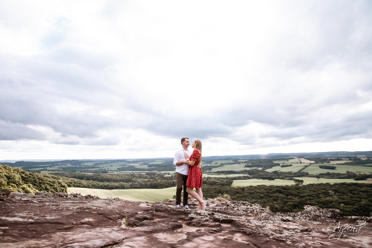 Ensaio pre wedding; ensaio de casal; ensaios curitiba; fotografos de casamento; fotografia de casamento; vestido para ensaio fotográfico; recanto das pedras fotos; fotografos curitiba; melhores fotografos de casamento curitiba; top 10 fotografos; 
