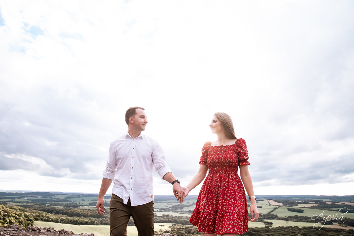 Ensaio pre wedding; ensaio de casal; ensaios curitiba; fotografos de casamento; fotografia de casamento; vestido para ensaio fotográfico; recanto das pedras fotos; fotografos curitiba; melhores fotografos de casamento curitiba; top 10 fotografos; 