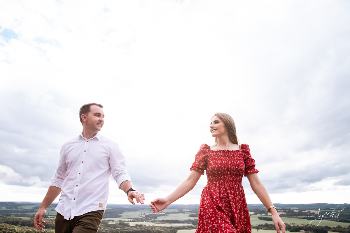 Ensaio pre wedding; ensaio de casal; ensaios curitiba; fotografos de casamento; fotografia de casamento; vestido para ensaio fotográfico; recanto das pedras fotos; fotografos curitiba; melhores fotografos de casamento curitiba; top 10 fotografos; 