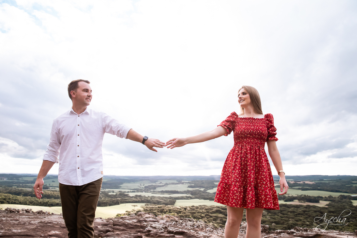 Ensaio pre wedding; ensaio de casal; ensaios curitiba; fotografos de casamento; fotografia de casamento; vestido para ensaio fotográfico; recanto das pedras fotos; fotografos curitiba; melhores fotografos de casamento curitiba; top 10 fotografos; 