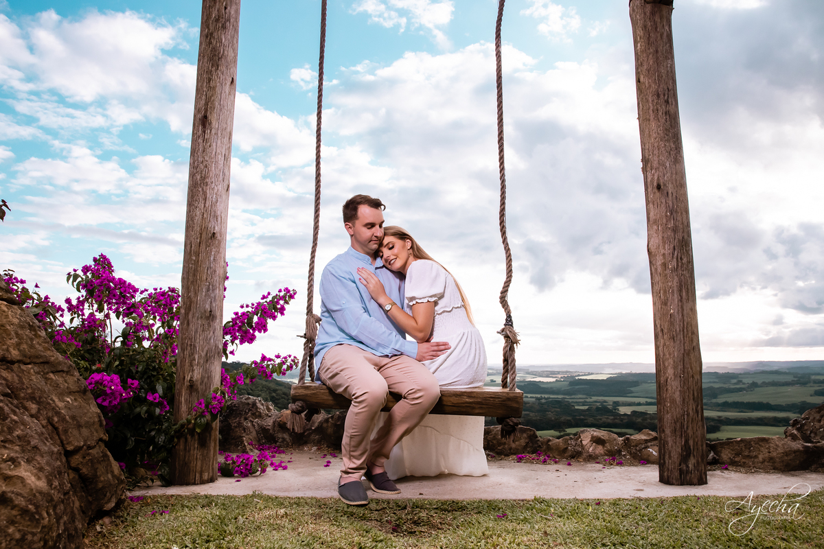 Ensaio pre wedding; ensaio de casal; ensaios curitiba; fotografos de casamento; fotografia de casamento; vestido para ensaio fotográfico; recanto das pedras fotos; fotografos curitiba; melhores fotografos de casamento curitiba; top 10 fotografos; 