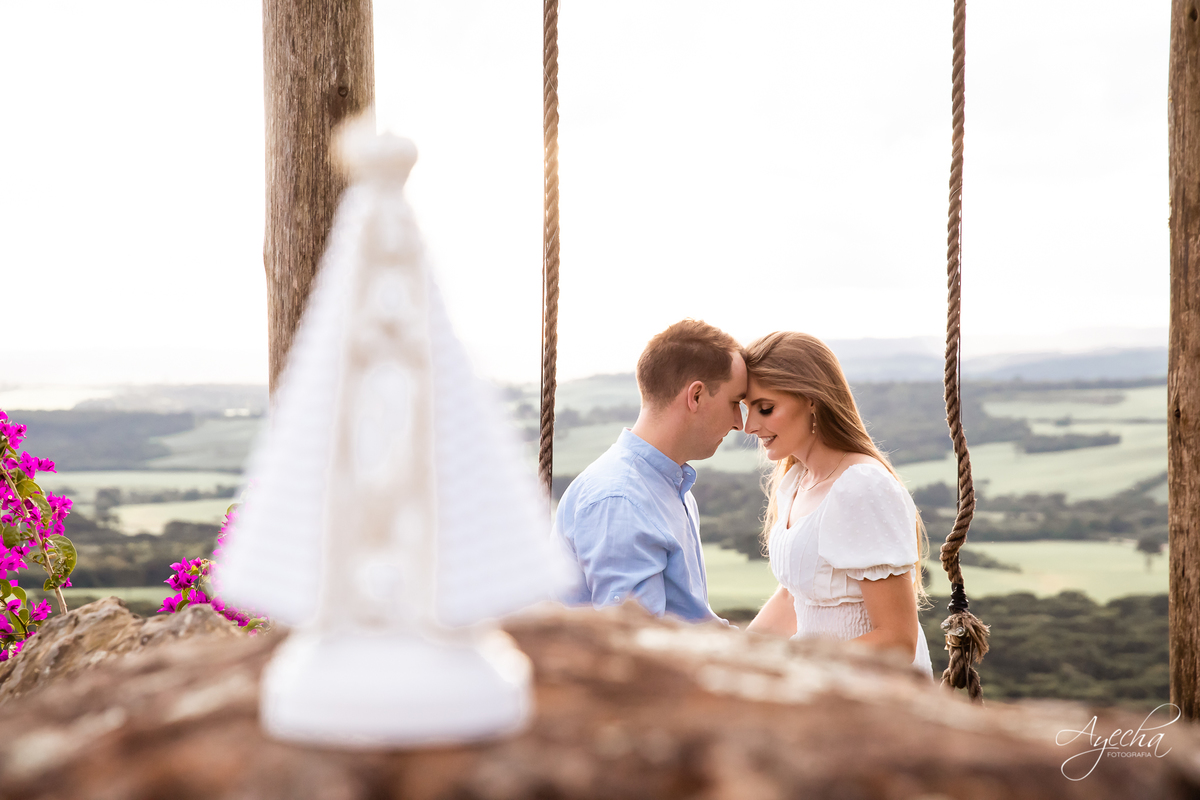 Ensaio pre wedding; ensaio de casal; ensaios curitiba; fotografos de casamento; fotografia de casamento; vestido para ensaio fotográfico; recanto das pedras fotos; fotografos curitiba; melhores fotografos de casamento curitiba; top 10 fotografos; 