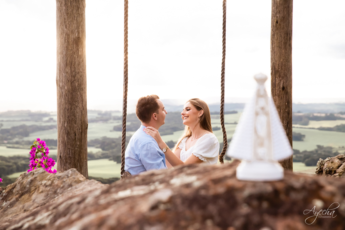 Ensaio pre wedding; ensaio de casal; ensaios curitiba; fotografos de casamento; fotografia de casamento; vestido para ensaio fotográfico; recanto das pedras fotos; fotografos curitiba; melhores fotografos de casamento curitiba; top 10 fotografos; 