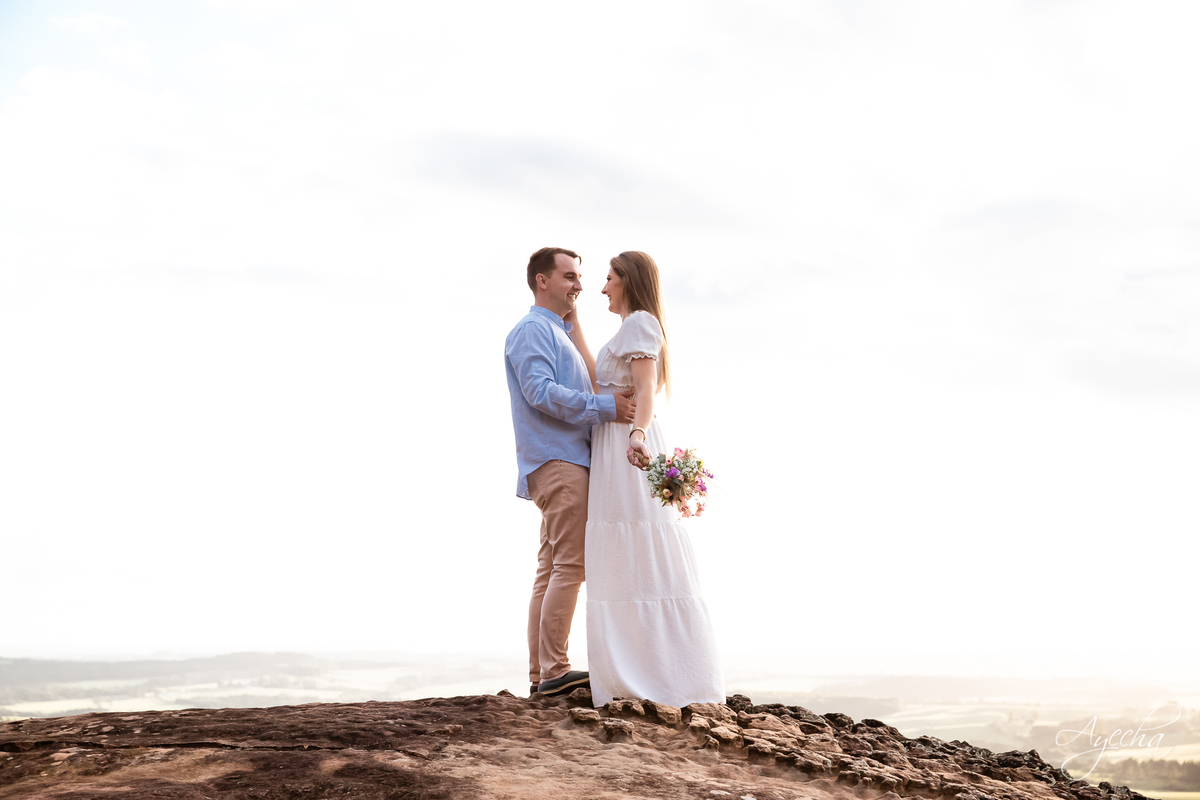 Ensaio pre wedding; ensaio de casal; ensaios curitiba; fotografos de casamento; fotografia de casamento; vestido para ensaio fotográfico; recanto das pedras fotos; fotografos curitiba; melhores fotografos de casamento curitiba; top 10 fotografos; 