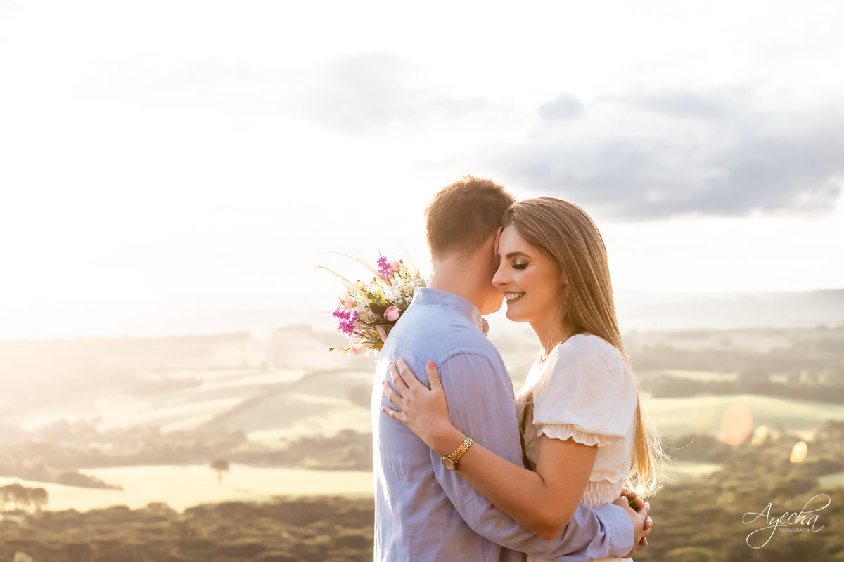 Ensaio pre wedding; ensaio de casal; ensaios curitiba; fotografos de casamento; fotografia de casamento; vestido para ensaio fotográfico; recanto das pedras fotos; fotografos curitiba; melhores fotografos de casamento curitiba; top 10 fotografos; 