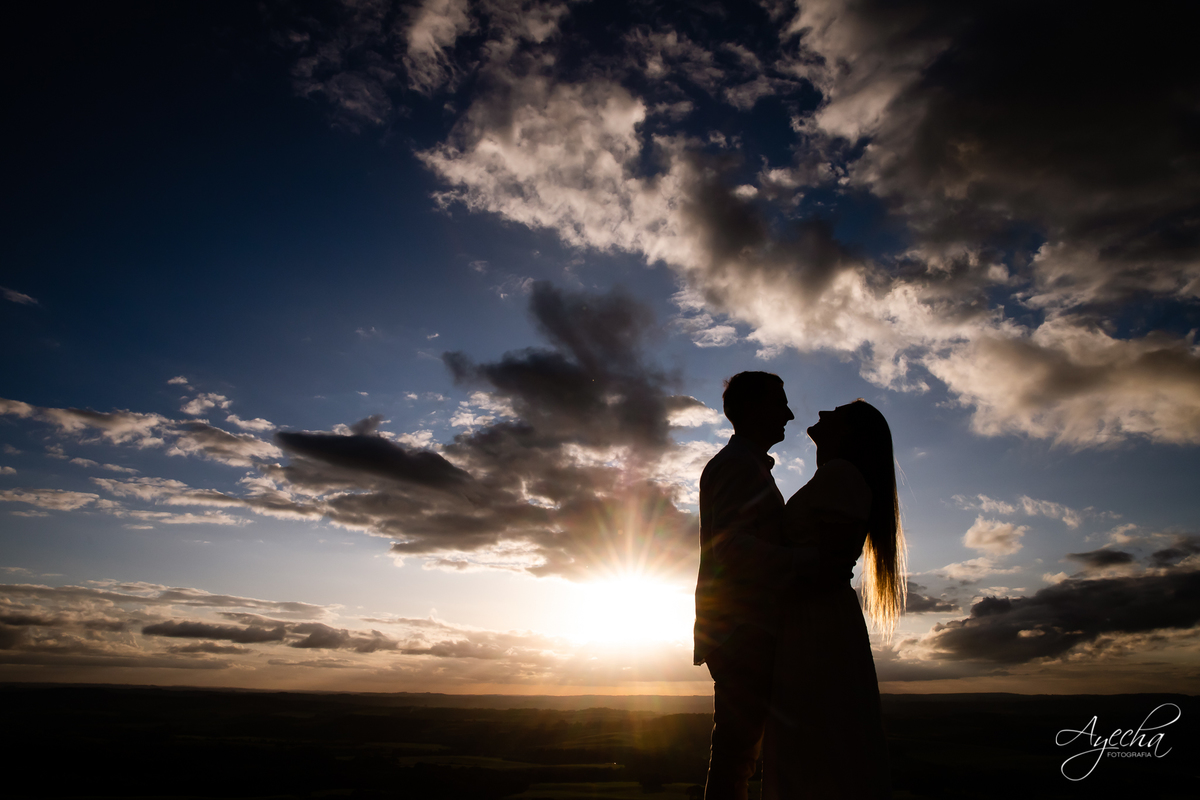 Ensaio pre wedding; ensaio de casal; ensaios curitiba; fotografos de casamento; fotografia de casamento; vestido para ensaio fotográfico; recanto das pedras fotos; fotografos curitiba; melhores fotografos de casamento curitiba; top 10 fotografos; 