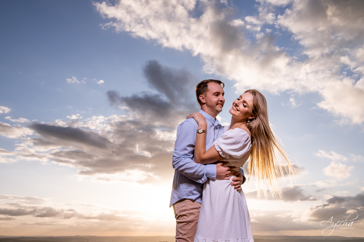 Ensaio pre wedding; ensaio de casal; ensaios curitiba; fotografos de casamento; fotografia de casamento; vestido para ensaio fotográfico; recanto das pedras fotos; fotografos curitiba; melhores fotografos de casamento curitiba; top 10 fotografos; 