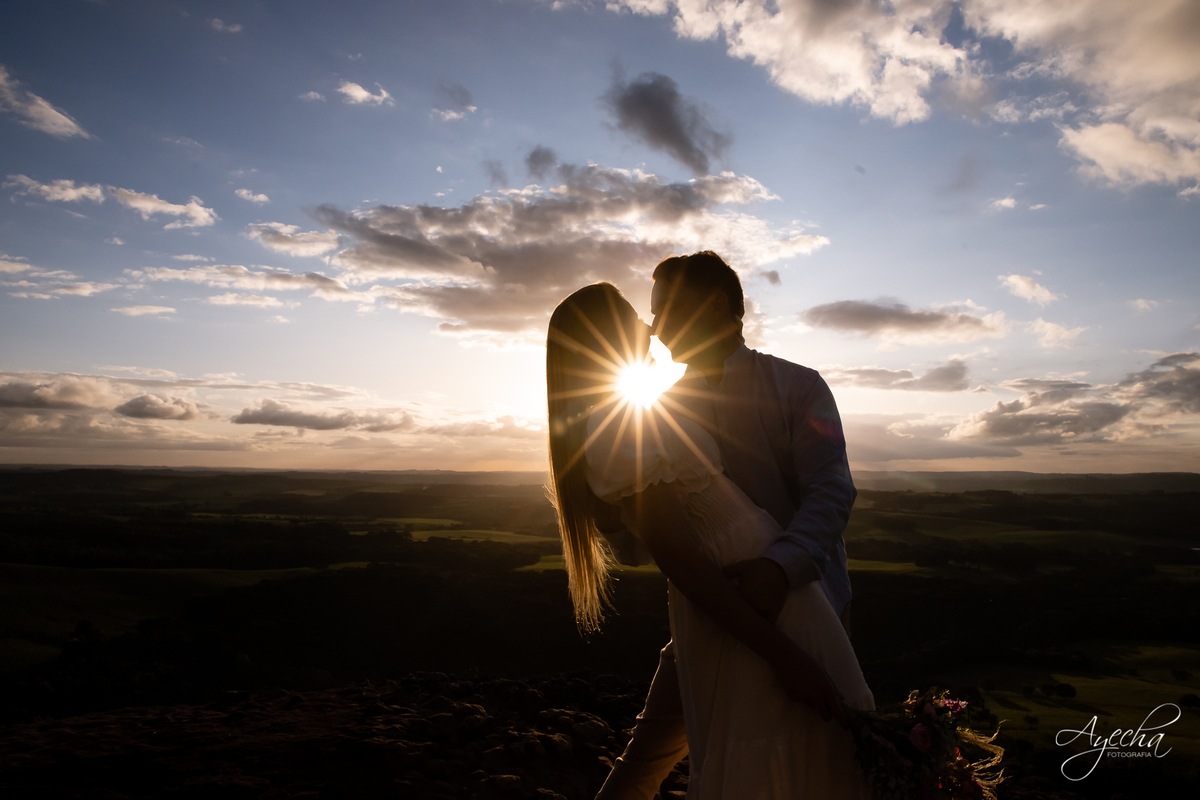 Ensaio pre wedding; ensaio de casal; ensaios curitiba; fotografos de casamento; fotografia de casamento; vestido para ensaio fotográfico; recanto das pedras fotos; fotografos curitiba; melhores fotografos de casamento curitiba; top 10 fotografos; 