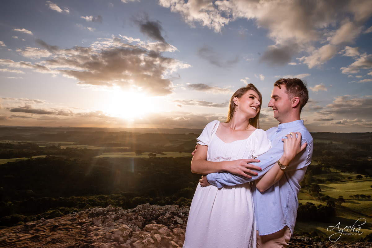 Ensaio pre wedding; ensaio de casal; ensaios curitiba; fotografos de casamento; fotografia de casamento; vestido para ensaio fotográfico; recanto das pedras fotos; fotografos curitiba; melhores fotografos de casamento curitiba; top 10 fotografos; 