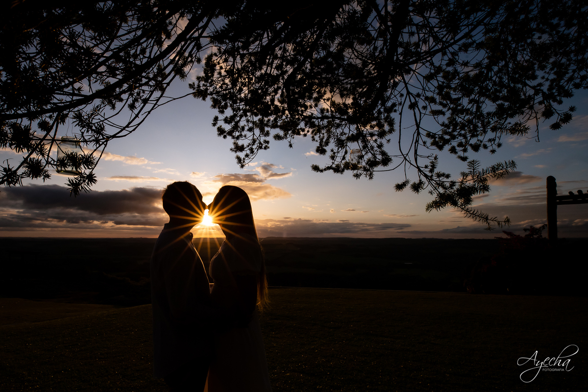 Ensaio pre wedding; ensaio de casal; ensaios curitiba; fotografos de casamento; fotografia de casamento; vestido para ensaio fotográfico; recanto das pedras fotos; fotografos curitiba; melhores fotografos de casamento curitiba; top 10 fotografos; 