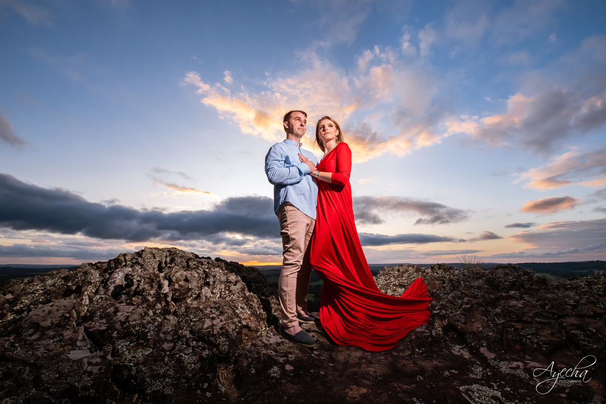 Ensaio pre wedding; ensaio de casal; ensaios curitiba; fotografos de casamento; fotografia de casamento; vestido para ensaio fotográfico; recanto das pedras fotos; fotografos curitiba; melhores fotografos de casamento curitiba; top 10 fotografos; 