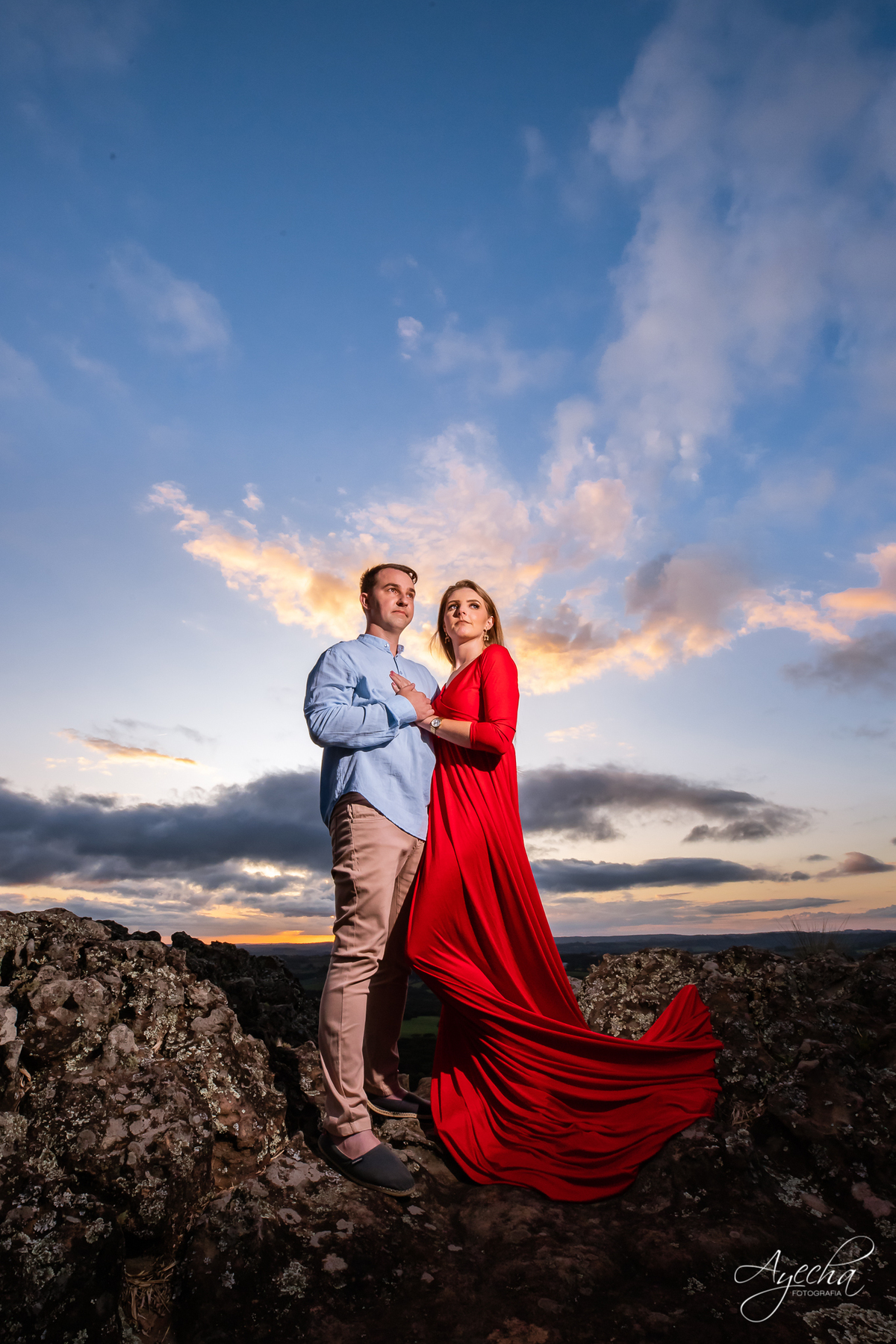 Ensaio pre wedding; ensaio de casal; ensaios curitiba; fotografos de casamento; fotografia de casamento; vestido para ensaio fotográfico; recanto das pedras fotos; fotografos curitiba; melhores fotografos de casamento curitiba; top 10 fotografos; 