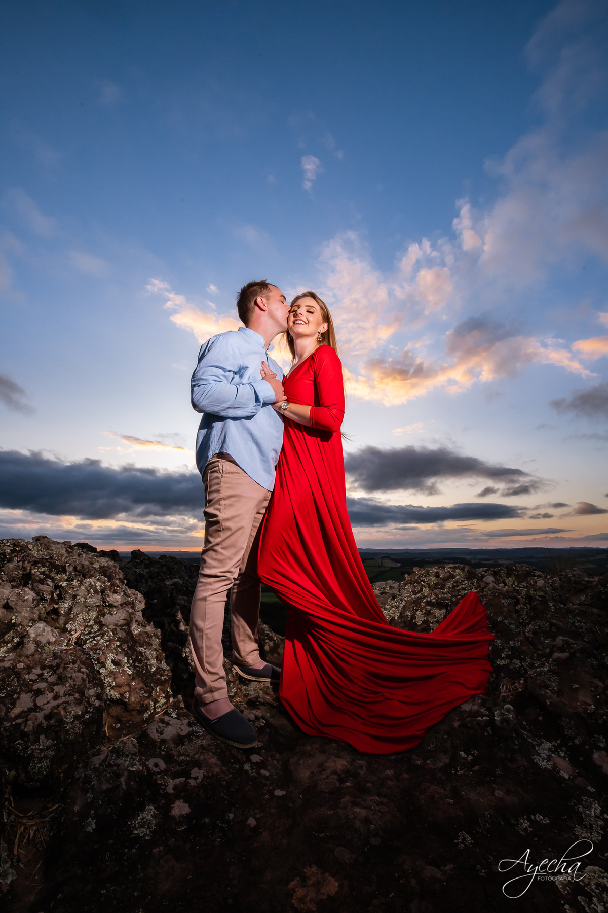 Ensaio pre wedding; ensaio de casal; ensaios curitiba; fotografos de casamento; fotografia de casamento; vestido para ensaio fotográfico; recanto das pedras fotos; fotografos curitiba; melhores fotografos de casamento curitiba; top 10 fotografos; 