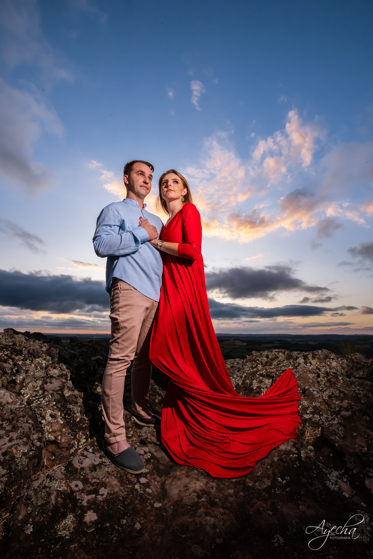 Ensaio pre wedding; ensaio de casal; ensaios curitiba; fotografos de casamento; fotografia de casamento; vestido para ensaio fotográfico; recanto das pedras fotos; fotografos curitiba; melhores fotografos de casamento curitiba; top 10 fotografos; 