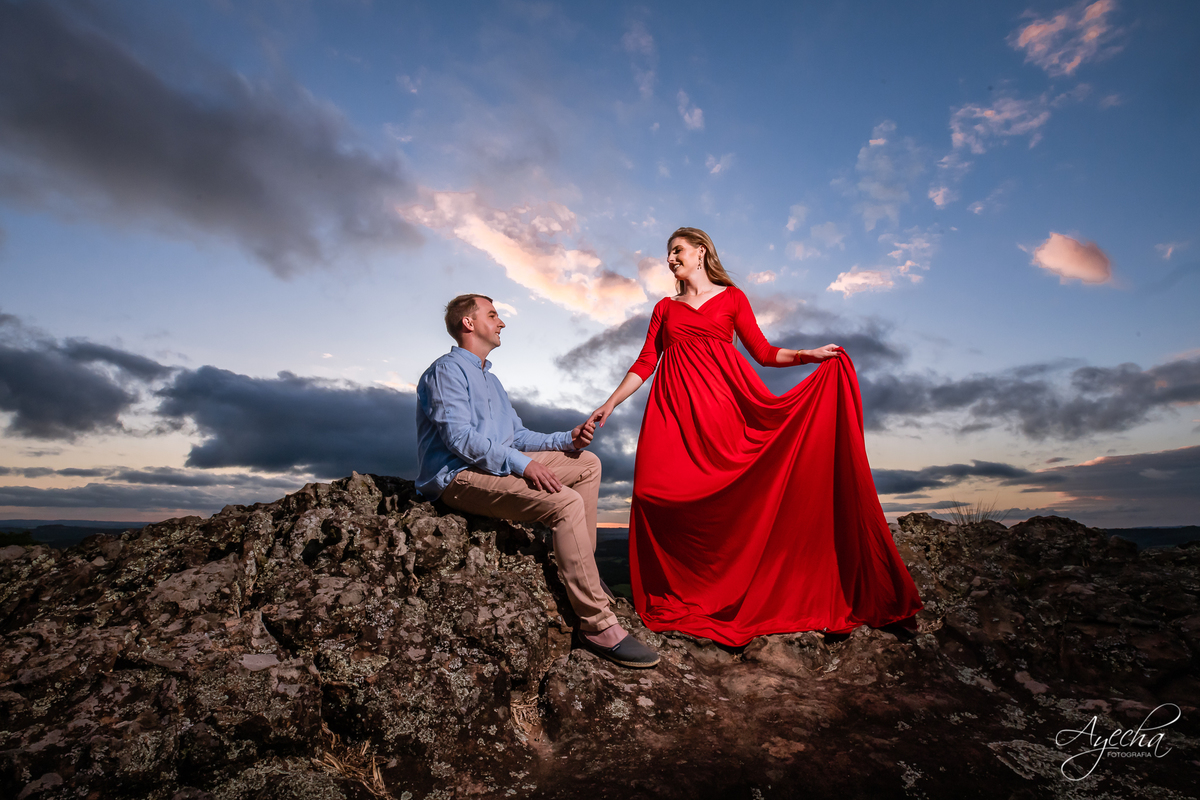 Ensaio pre wedding; ensaio de casal; ensaios curitiba; fotografos de casamento; fotografia de casamento; vestido para ensaio fotográfico; recanto das pedras fotos; fotografos curitiba; melhores fotografos de casamento curitiba; top 10 fotografos; 