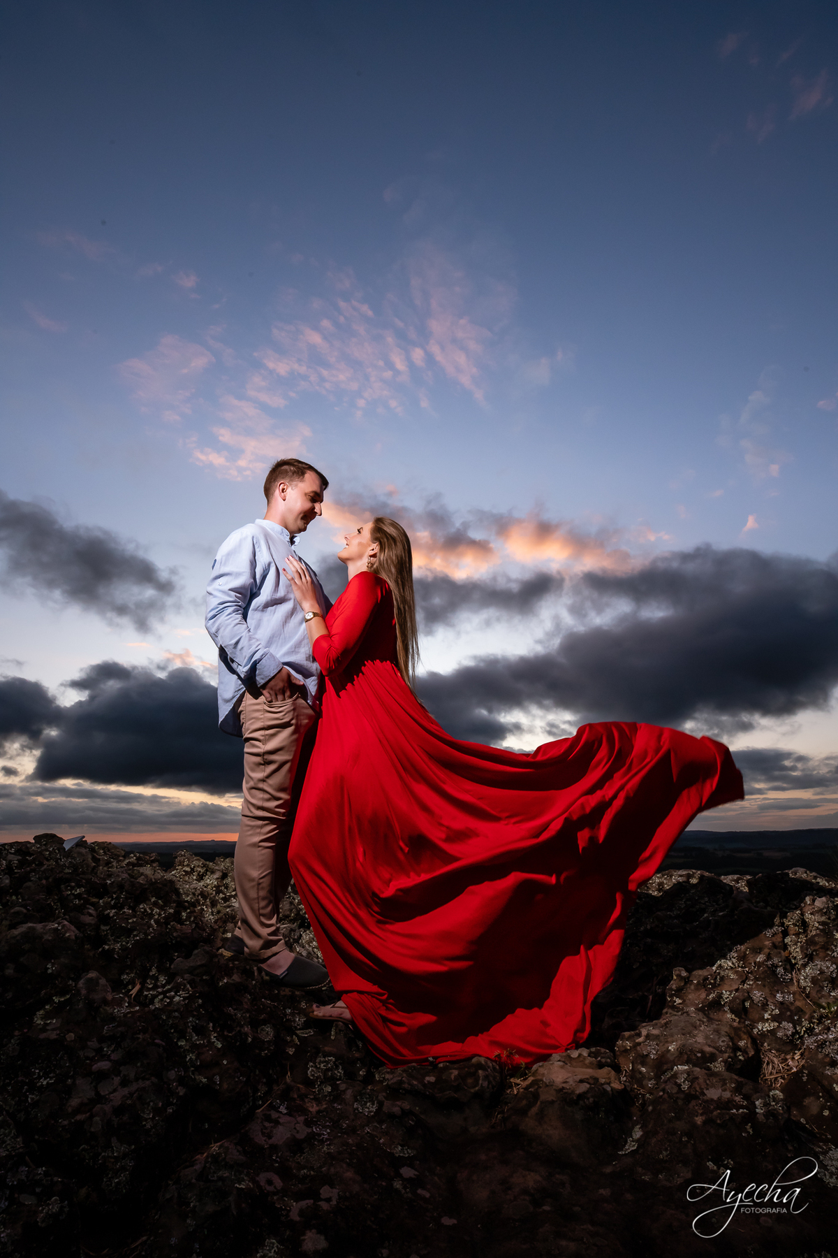 Ensaio pre wedding; ensaio de casal; ensaios curitiba; fotografos de casamento; fotografia de casamento; vestido para ensaio fotográfico; recanto das pedras fotos; fotografos curitiba; melhores fotografos de casamento curitiba; top 10 fotografos; 