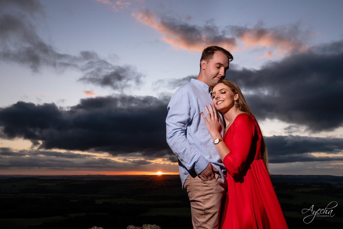Ensaio pre wedding; ensaio de casal; ensaios curitiba; fotografos de casamento; fotografia de casamento; vestido para ensaio fotográfico; recanto das pedras fotos; fotografos curitiba; melhores fotografos de casamento curitiba; top 10 fotografos; 