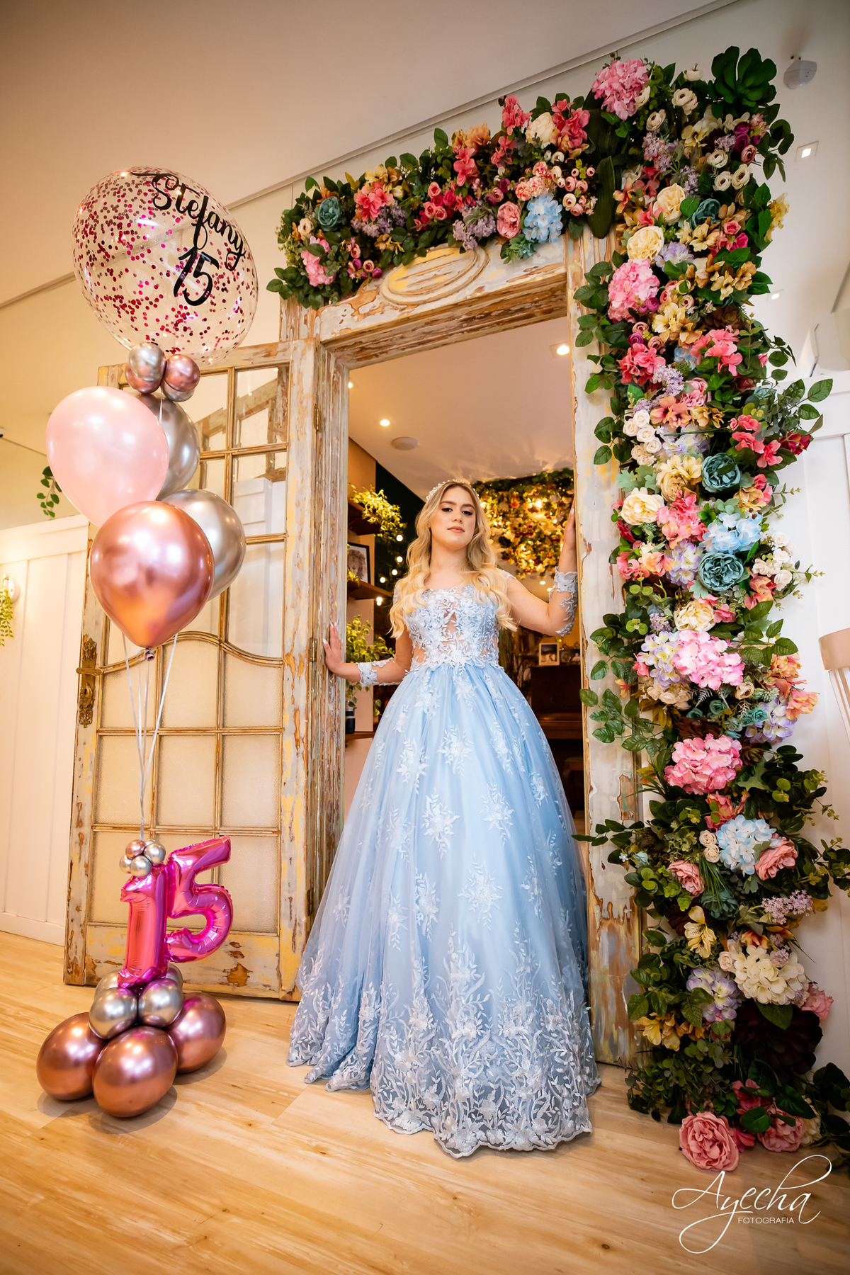 ensaios curitiba; 15 anos curitiba; debutantes curitiba; ensaio de 15 anos; ensaio de debutante; fotografos curitiba; ideias para ensaio de debutante; ensaio na cafeteria; confeitaria curitiba; goodies bakery; vestido de debutante curitiba;