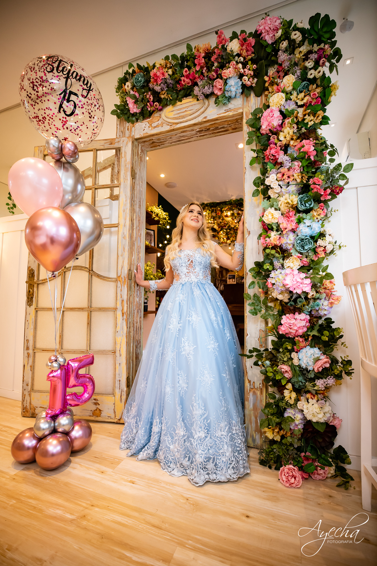 ensaios curitiba; 15 anos curitiba; debutantes curitiba; ensaio de 15 anos; ensaio de debutante; fotografos curitiba; ideias para ensaio de debutante; ensaio na cafeteria; confeitaria curitiba; goodies bakery; vestido de debutante curitiba;