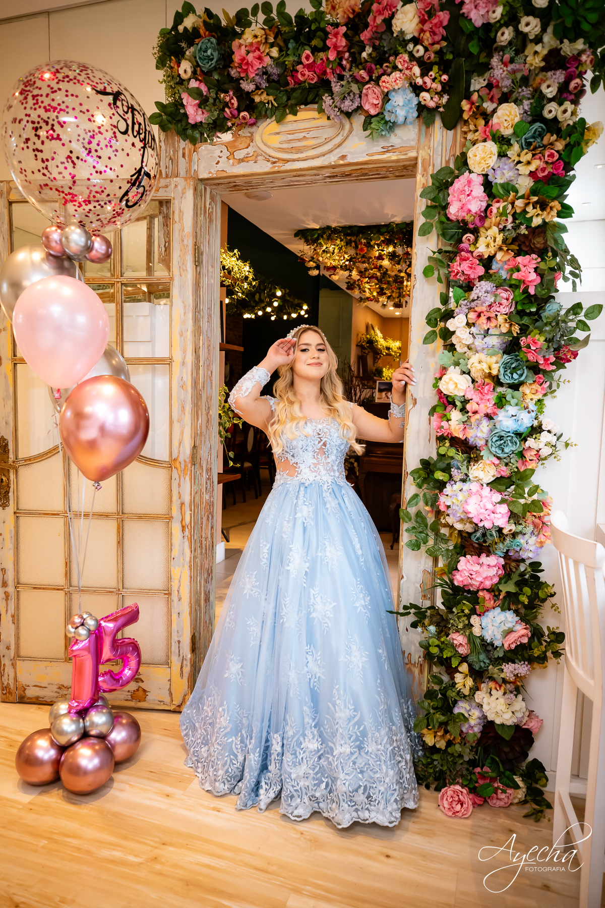 ensaios curitiba; 15 anos curitiba; debutantes curitiba; ensaio de 15 anos; ensaio de debutante; fotografos curitiba; ideias para ensaio de debutante; ensaio na cafeteria; confeitaria curitiba; goodies bakery; vestido de debutante curitiba;