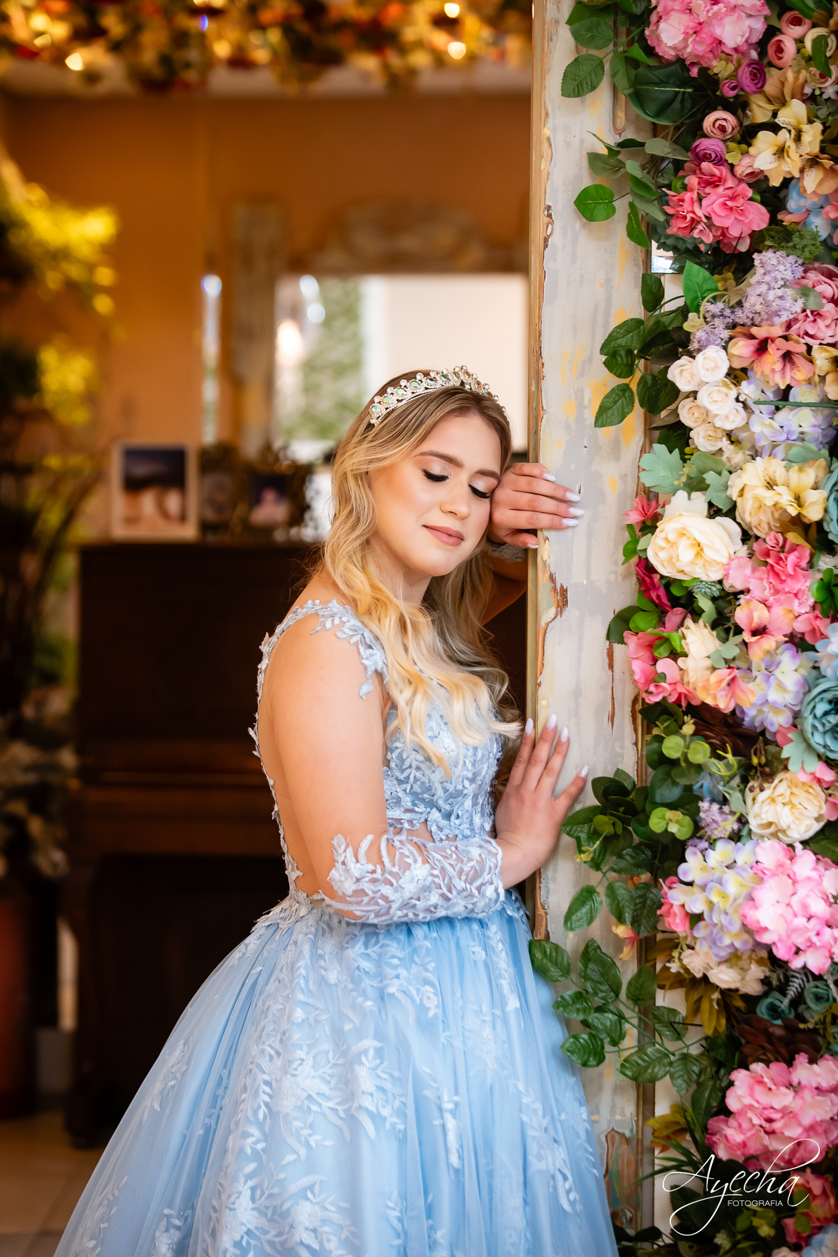 ensaios curitiba; 15 anos curitiba; debutantes curitiba; ensaio de 15 anos; ensaio de debutante; fotografos curitiba; ideias para ensaio de debutante; ensaio na cafeteria; confeitaria curitiba; goodies bakery; vestido de debutante curitiba;