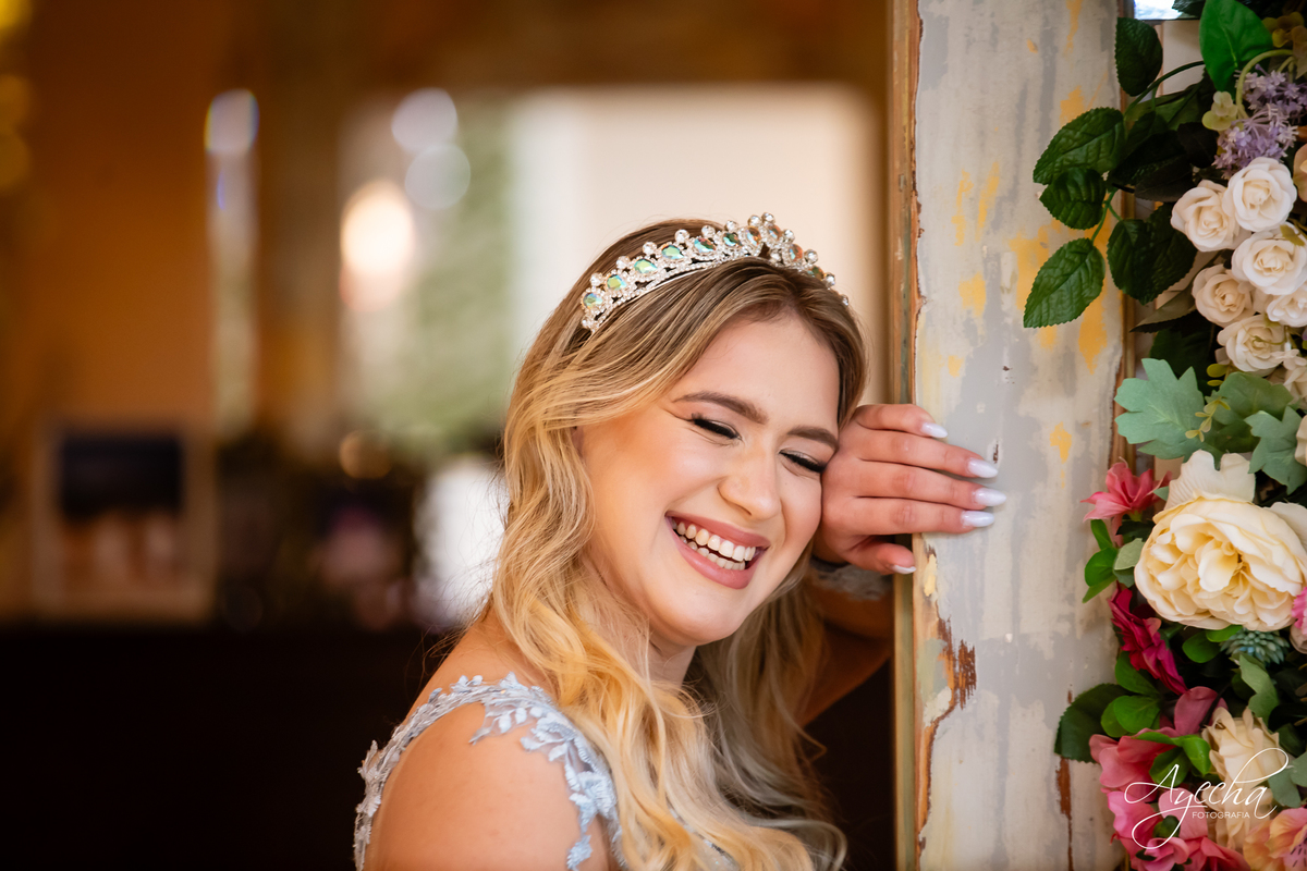 ensaios curitiba; 15 anos curitiba; debutantes curitiba; ensaio de 15 anos; ensaio de debutante; fotografos curitiba; ideias para ensaio de debutante; ensaio na cafeteria; confeitaria curitiba; goodies bakery; vestido de debutante curitiba;