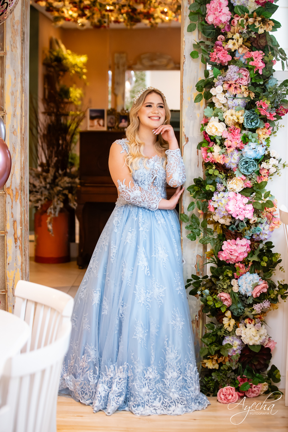 ensaios curitiba; 15 anos curitiba; debutantes curitiba; ensaio de 15 anos; ensaio de debutante; fotografos curitiba; ideias para ensaio de debutante; ensaio na cafeteria; confeitaria curitiba; goodies bakery; vestido de debutante curitiba;