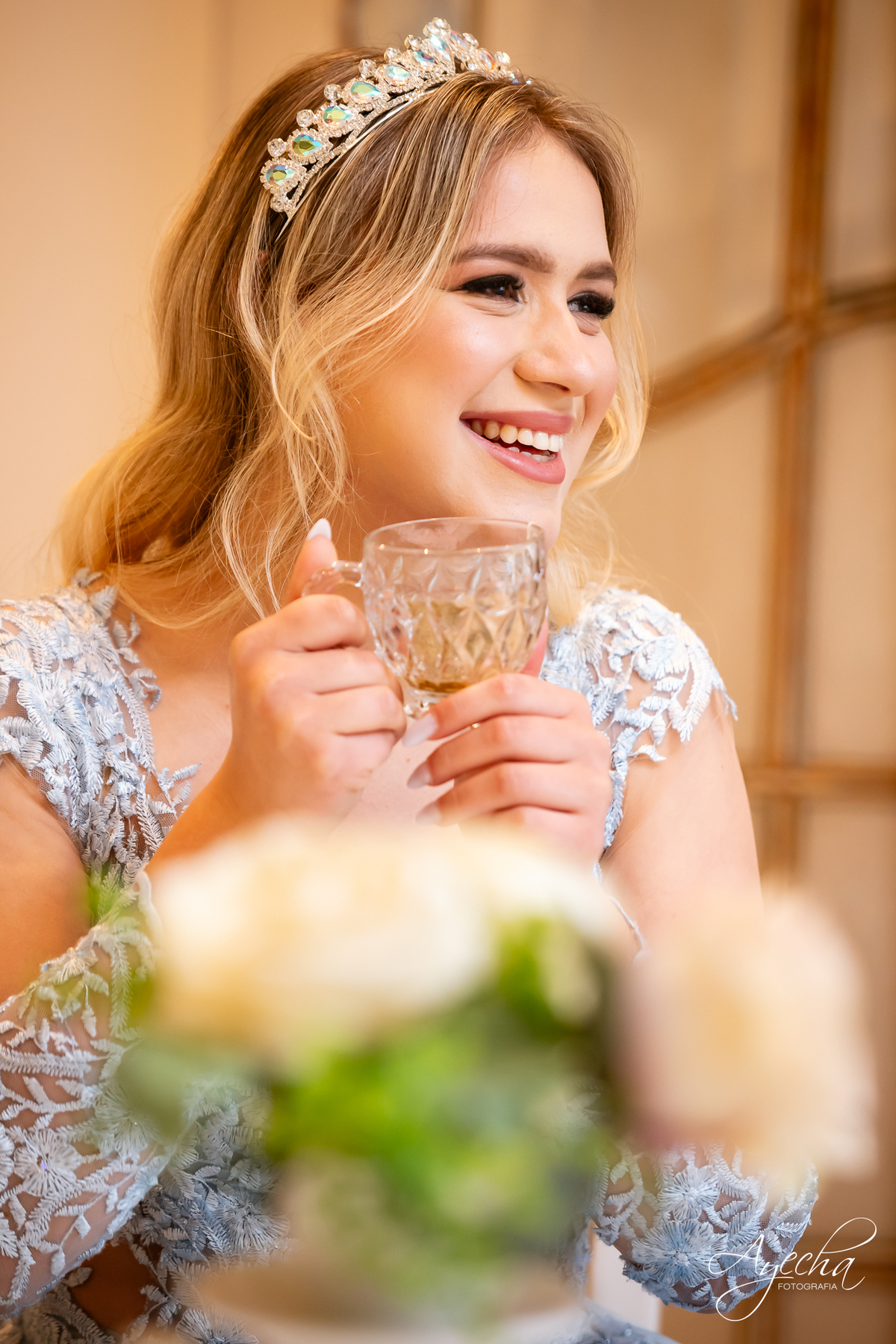 ensaios curitiba; 15 anos curitiba; debutantes curitiba; ensaio de 15 anos; ensaio de debutante; fotografos curitiba; ideias para ensaio de debutante; ensaio na cafeteria; confeitaria curitiba; goodies bakery; vestido de debutante curitiba;