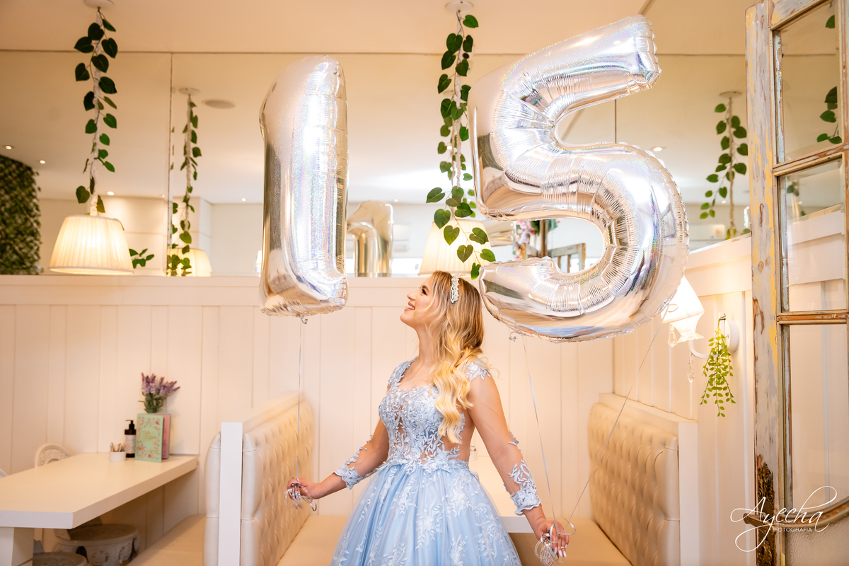 ensaios curitiba; 15 anos curitiba; debutantes curitiba; ensaio de 15 anos; ensaio de debutante; fotografos curitiba; ideias para ensaio de debutante; ensaio na cafeteria; confeitaria curitiba; goodies bakery; vestido de debutante curitiba;