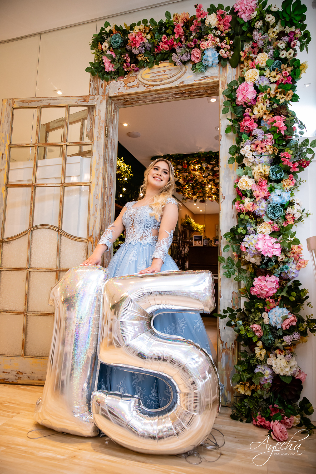 ensaios curitiba; 15 anos curitiba; debutantes curitiba; ensaio de 15 anos; ensaio de debutante; fotografos curitiba; ideias para ensaio de debutante; ensaio na cafeteria; confeitaria curitiba; goodies bakery; vestido de debutante curitiba;